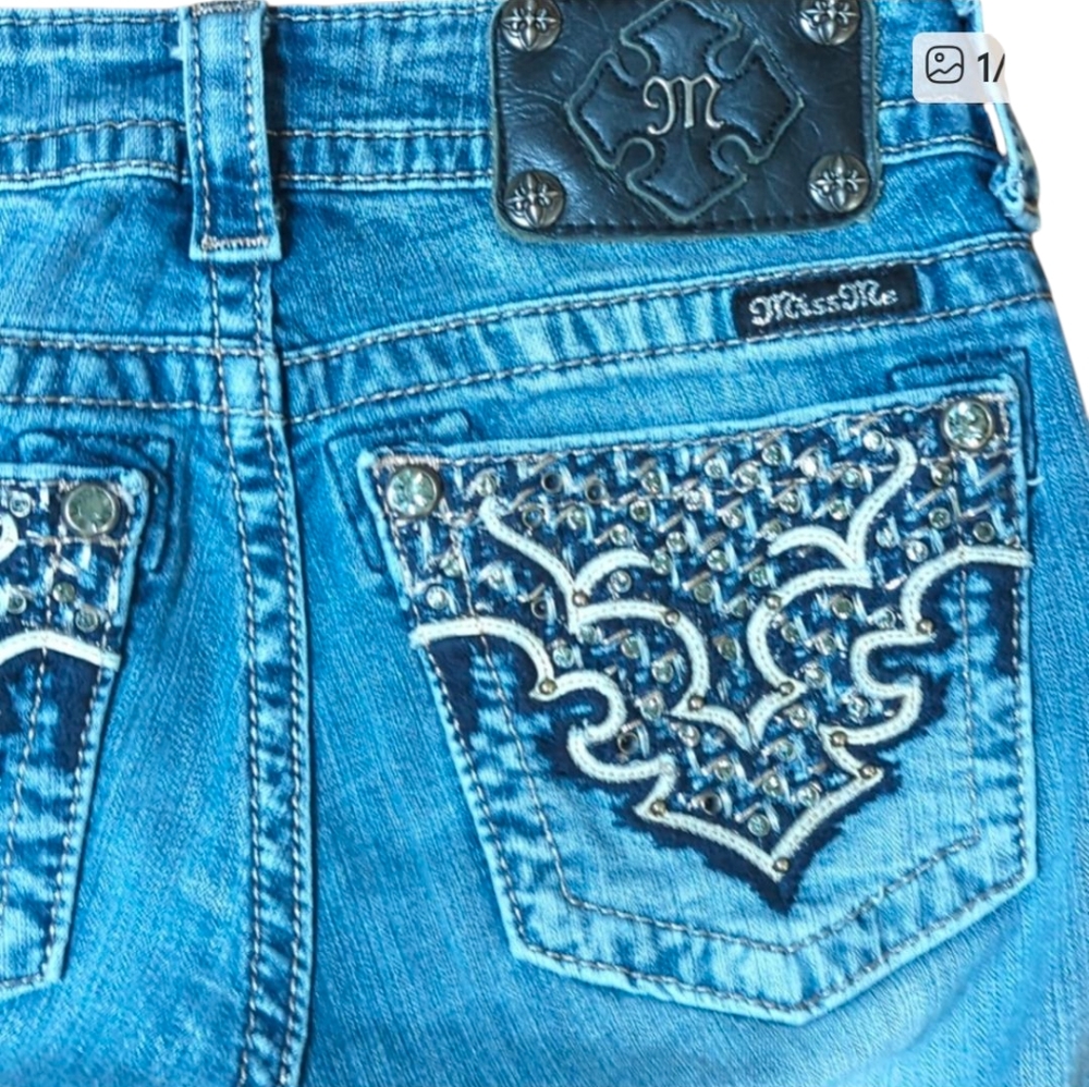 Miss Me Mid Rise Boot Jeans Frayed Hem Jeweled Pockets